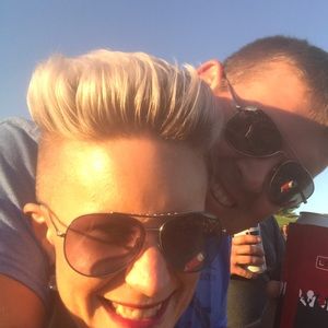 Meet your Posher, Casey